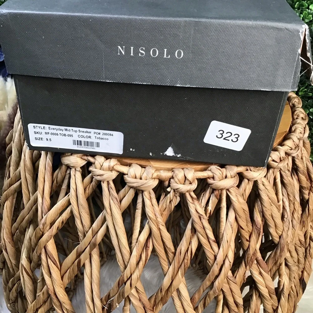New in‎ box Nisolo Tobacco color Chukka Boots everyday mid top sneaker Leather